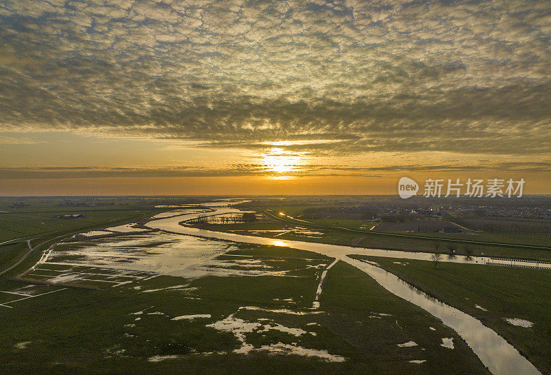 Reevediep IJssel绕道水道春季日落全景鸟瞰